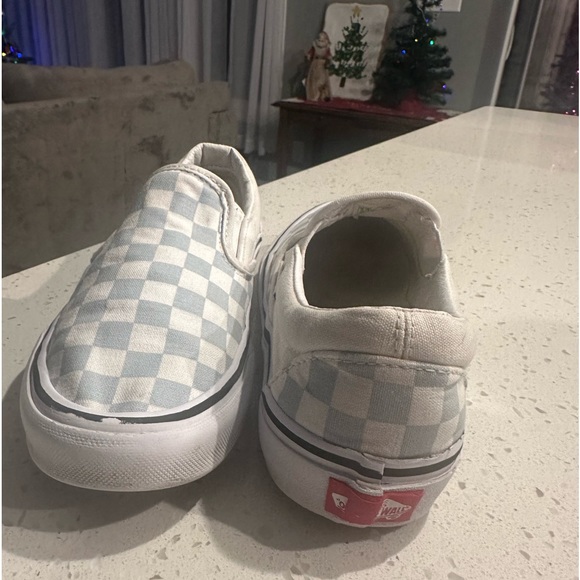 Vans - Picture 2 of 6